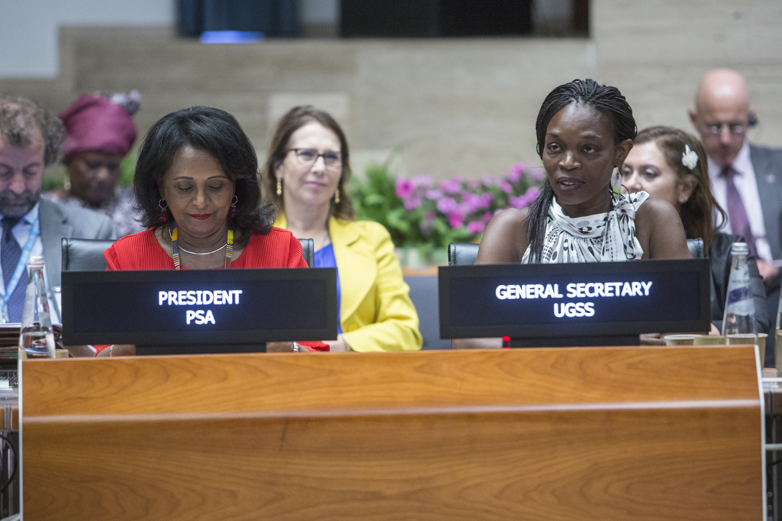 Left to right: The President of the WFP Professional Staff Association (PSA), Ms Ariam Abraha, and the General Secretary of the Union of General Service Staff of FAO and WFP (UGSS), Ms Susan Murray, addressing the Board. Photo: WFP/Giulio Napolitano