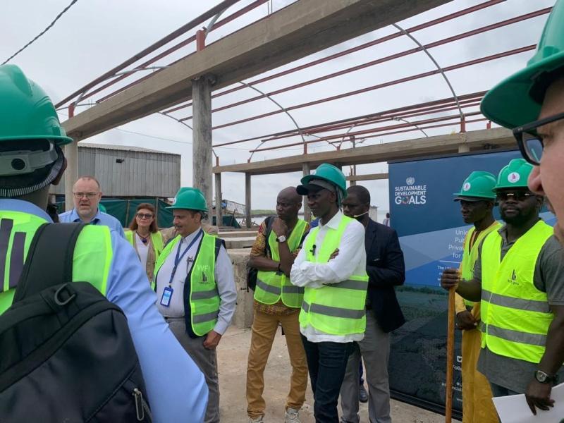 On 4 October 2023, members of the delegation on the  joint field visit of the Executive Boards of UNICEF, UNDP/UNFPA/UNOPS, WFP and UN Women visit the Soumbedioune Historic Fish Market in Dakar, Senegal.