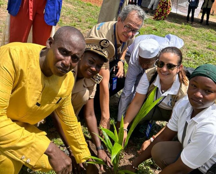Members of the delegation on the joint field visit of the Executive Boards of UNICEF, UNDP/UNFPA/UNOPS, WFP and UN Women visit an intervention school in the Kolda Region of Senegal and helped to plant a tree.