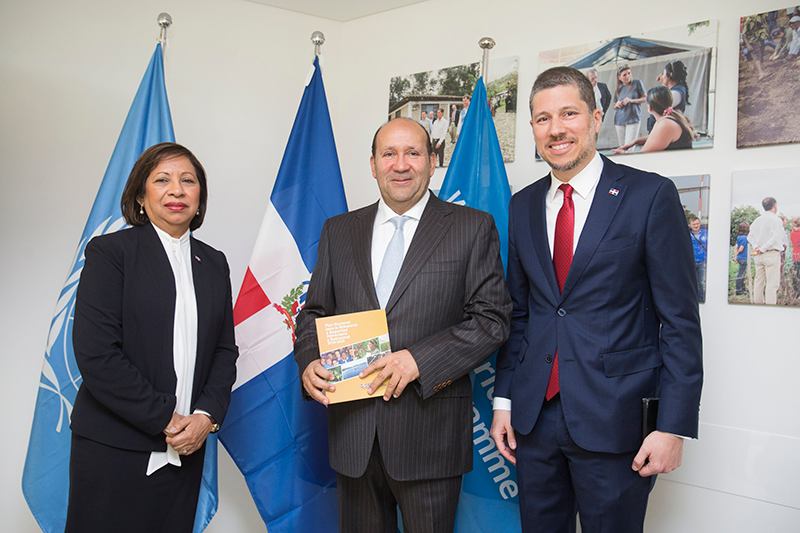 EB President with Dominican Republic Representation. - Photo Credit: WFP/Giulio Napolitano