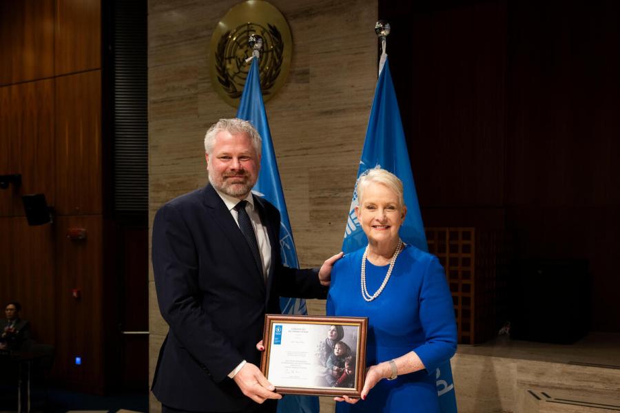 Ms. Cindy McCain, Executive Director of the United Nations World Food Programme delivers certificated of appreciation to the outgoing members of the Executive Board. H.E. Petter Nilsson, Deputy Permanent Representative of Sweden. Photo credit: WFP/Matteo Minnella