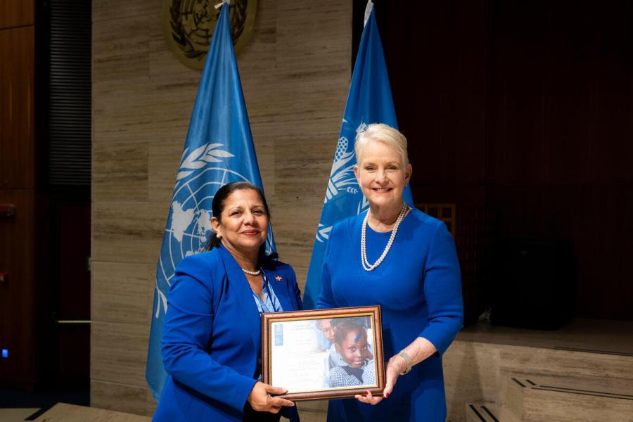 Ms. Cindy McCain, Executive Director of the United Nations World Food Programme delivers certificated of appreciation to the outgoing members of the Executive Board. The delegate of the Dominican Republic. Photo credit: WFP/Matteo Minnella