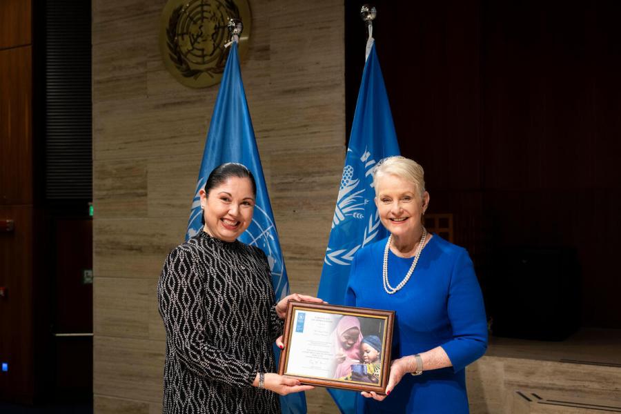 Ms. Cindy McCain, Executive Director of the United Nations World Food Programme delivers certificated of appreciation to the outgoing members of the Executive Board. The delegate of Mexico. Photo credit: WFP/Matteo Minnella