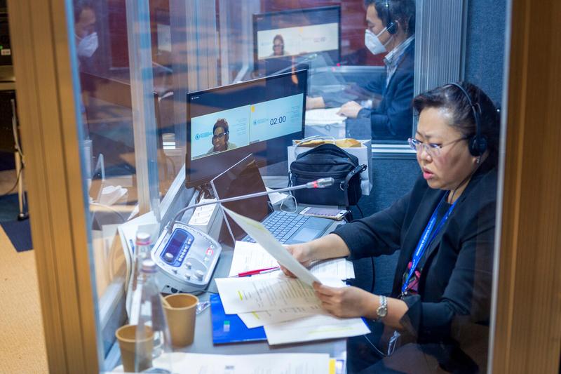 Interpreters at work during the intervention by Ms. Wanja Kaaria, WFP Country Director in Cameroon - (connected remotely).Photo: WFP/Giulio d'Adamo
