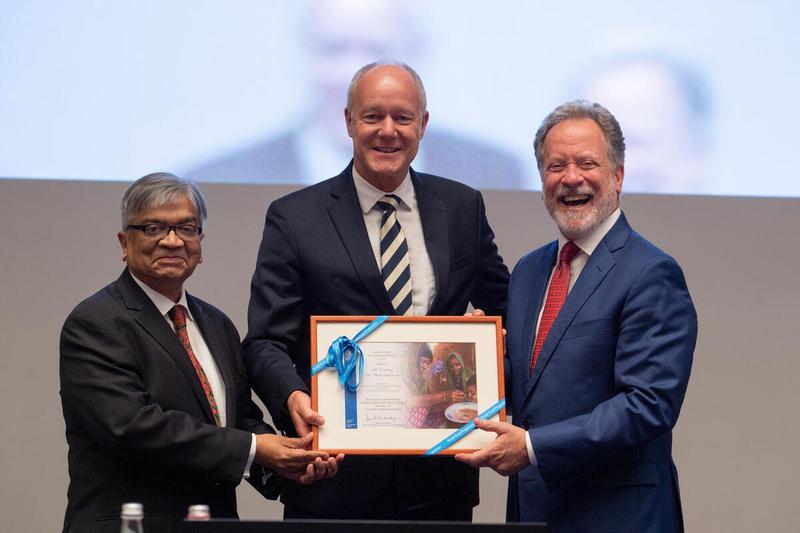 Mr. David Beasley, Executive Director and H.E. Md. Shameem Ahsan Ambassador of the People's Republic of Bangladesh and Executive Board President 2022 present certificates of appreciation to outgoing Ambassadors. H.E. Dr Ulrich Seidenberger Ambassador and Permanent Representative of Germany. Photo: Rein Skullerud