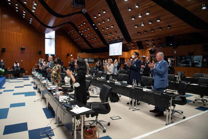 SPECIAL SESSION The Executive Board pays tribute to Mr. Amir Mahmoud Abdulla outgoing Deputy Executive Director after 31 years of honoured career with WFP Mr. Amir Mahmoud Abdulla, Deputy Executive Director gives his farewell speech to the Executive Board. Photo: Rein Skullerud