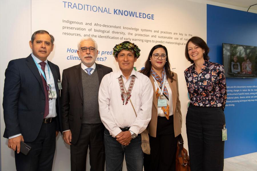 The WFP Executive Director, David Beasley launched the exhibit on “Indigenous Peoples and Afro-descendant Voices in the Americas”. Sponsored by the Regional Bureau for Latina America and the Caribbean, the objective of the high-level side event is to raise awareness and foster dialogue with members of Indigenous and Afro-descendant communities to tackle the drivers of intersecting inequalities that affect food security and nutrition in their communities. Photo: WFP/Rein Skullerud