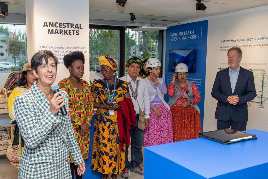 The WFP Executive Director, David Beasley launched the exhibit on “Indigenous Peoples and Afro-descendant Voices in the Americas”. Sponsored by the Regional Bureau for Latina America and the Caribbean, the objective of the high-level side event is to raise awareness and foster dialogue with members of Indigenous and Afro-descendant communities to tackle the drivers of intersecting inequalities that affect food security and nutrition in their communities. Photo: WFP/Rein Skullerud