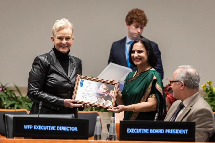 Ms. Cindy McCain, Executive Director, World Food Programme presents a certificate of appreciation to Dr. Neena Malhorta outgoing Ambassador and Permanent Representative of India. Photo credit: WFP/Daria Addabbo