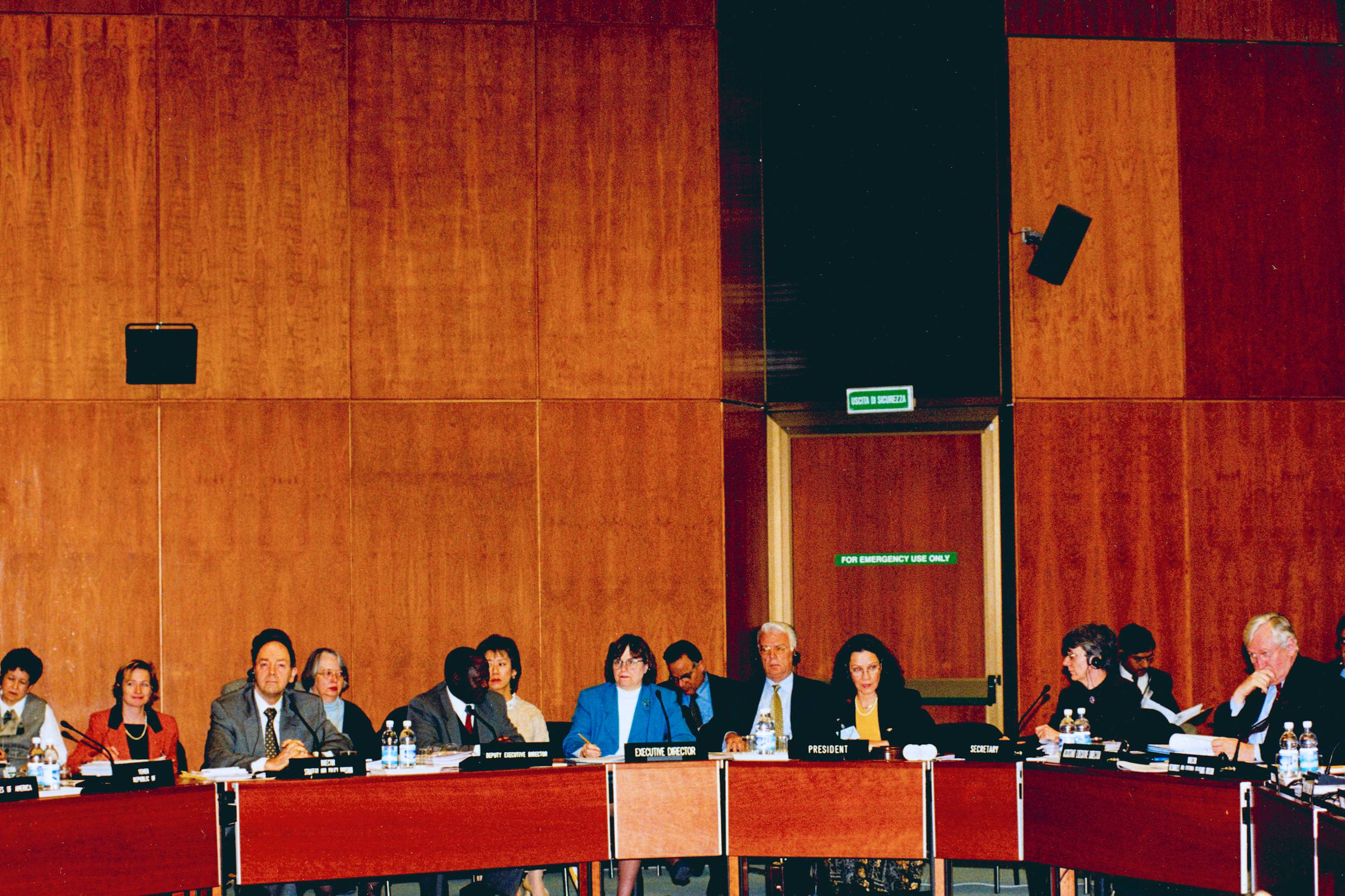 Figure 2 Executive Director Catherine Bertini with Ms. María Eulalia Jiménez (El Salvador) handing over the Presidency of the Executive Board to Ms. Laurie Tracy (United States), 1999. © WFP/Sherri Dougherty 